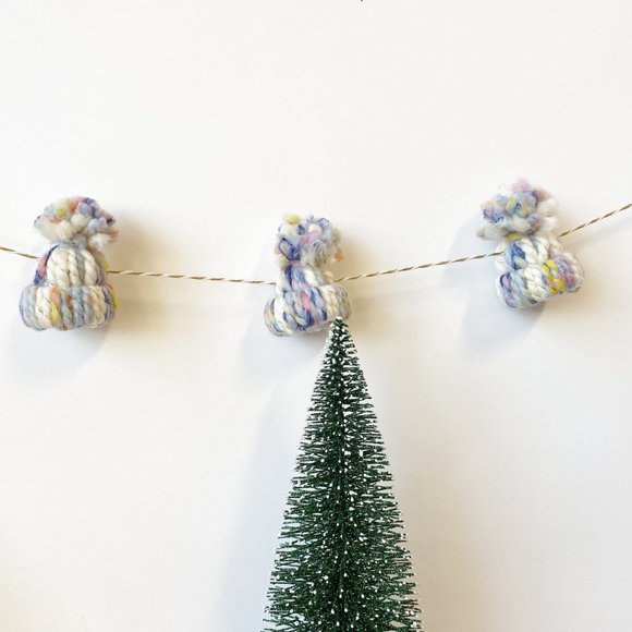 Handmade Winter Mini Knit Beanie Hat Christmas Garland Christmas Decorations - Picture 3 of 4